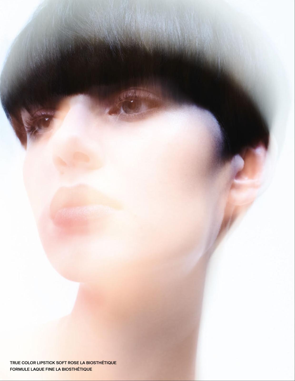 Soft Focus Portrait mit präzisem Bowl Cut Haarschnitt - Editorial Fotografie von Hauke Schmidt